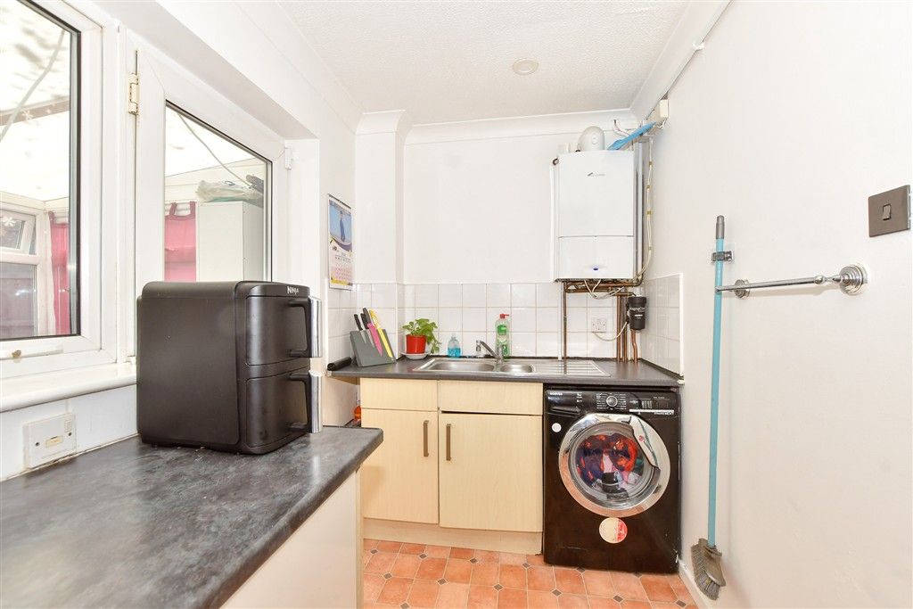 Property photo 3 of 11 Kitchen