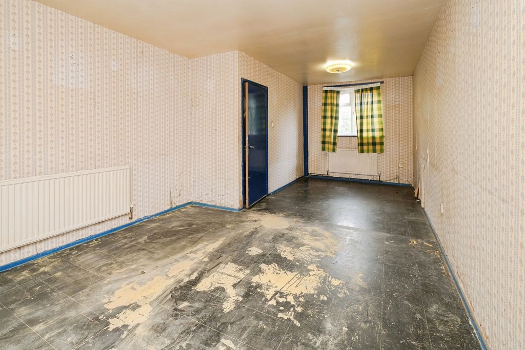 Property photo 2 of 17 Photo
