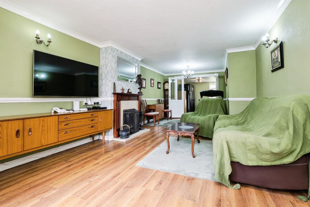 Property photo 2 of 20 Pbox-Img.Jpg