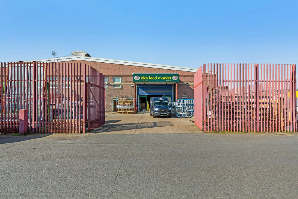 Property photo 3 of 11 Forest_Real_Estateunit_5_Meridian_Trading_Estate2.Jpg