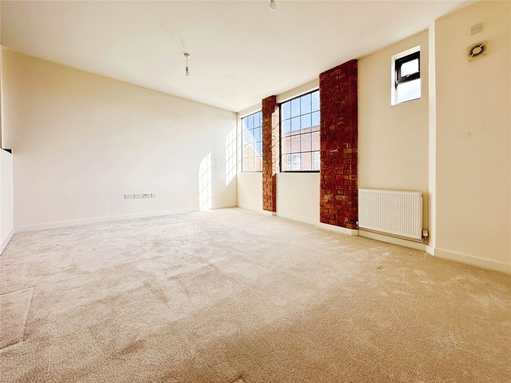 Property photo 3 of 10 Living Room