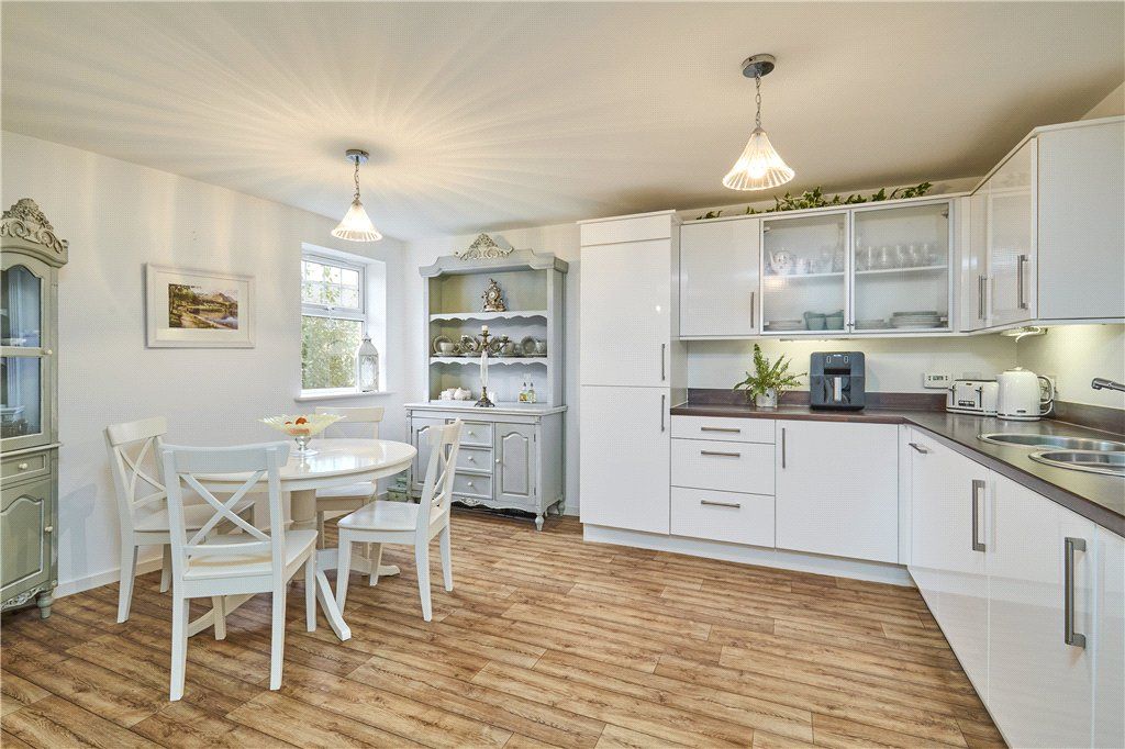 Property photo 3 of 14 Kitchen