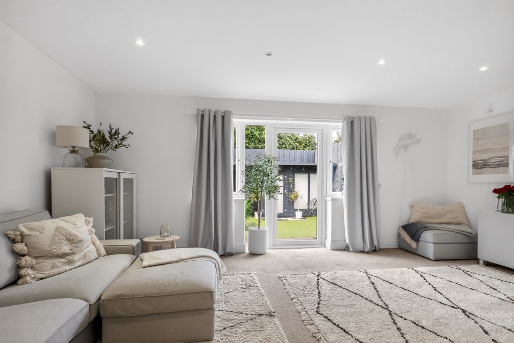 Property photo 3 of 20