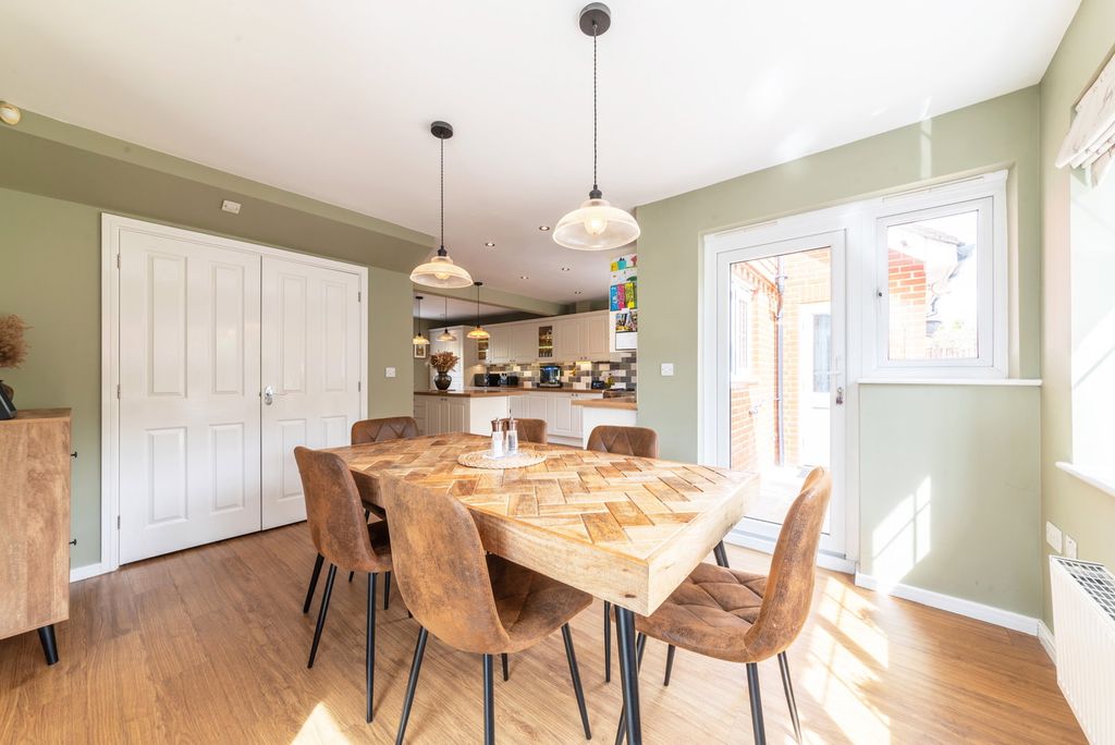 Property photo 3 of 43