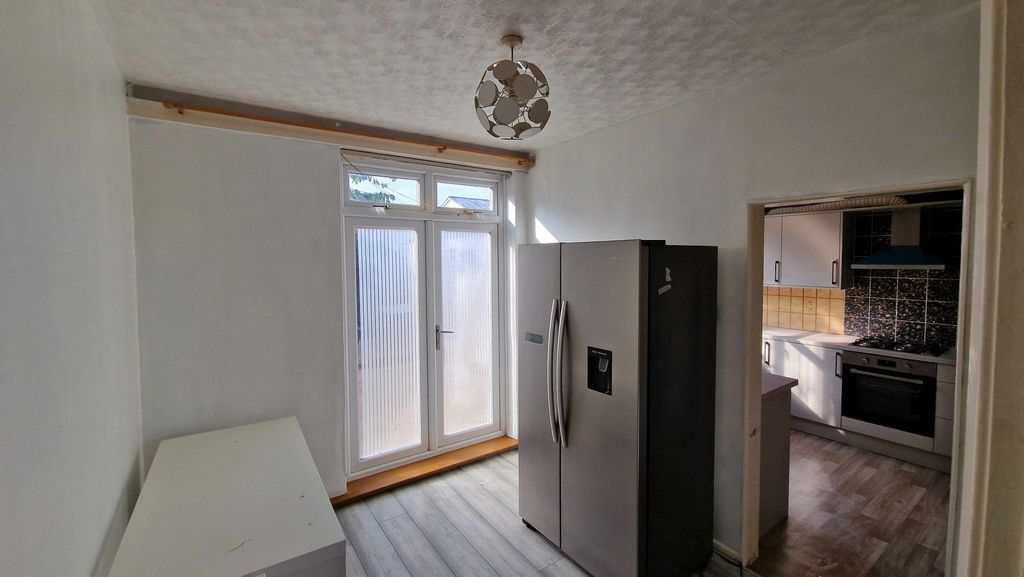 Property photo 3 of 11 Property