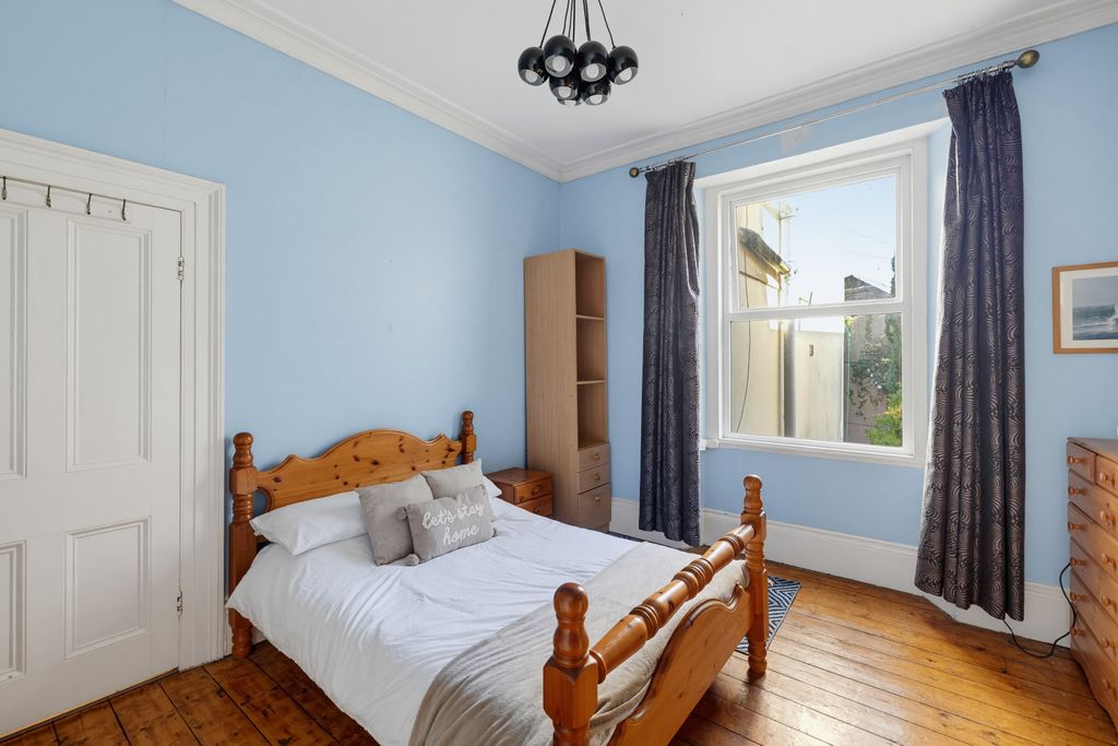 Property photo 1 of 8 0012