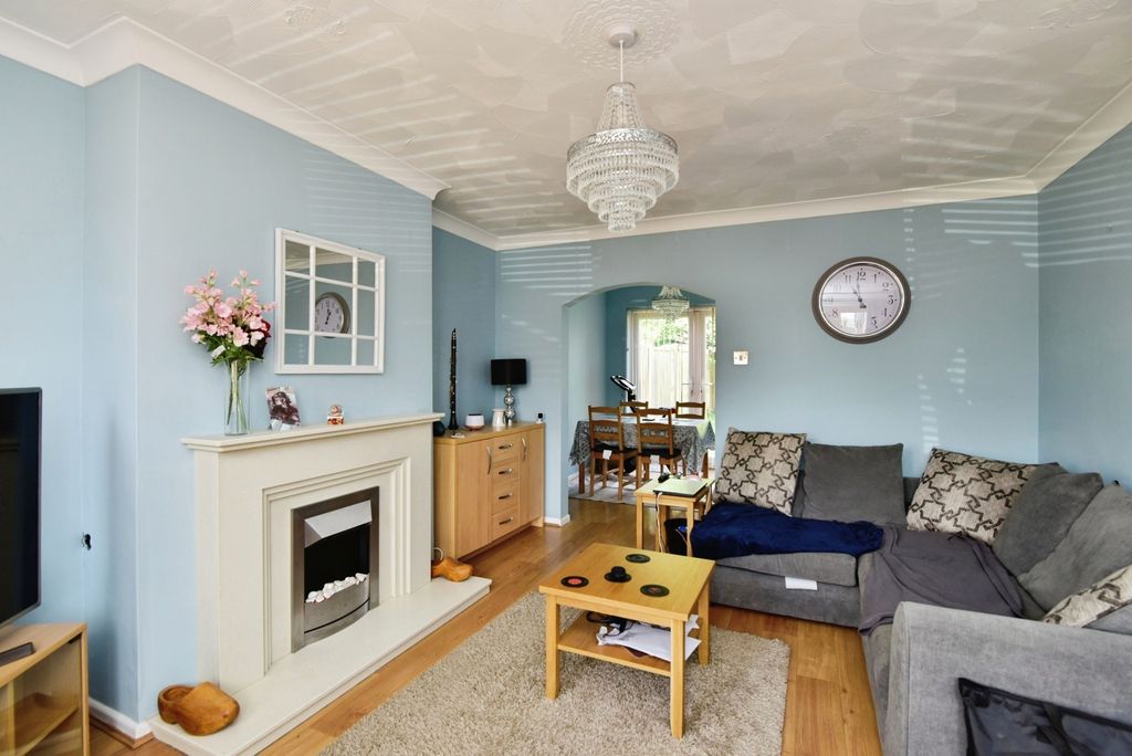 Property photo 2 of 25 Pbox-Img.Jpg