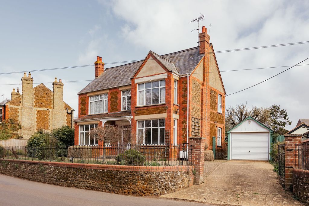 Property photo 1 of 18