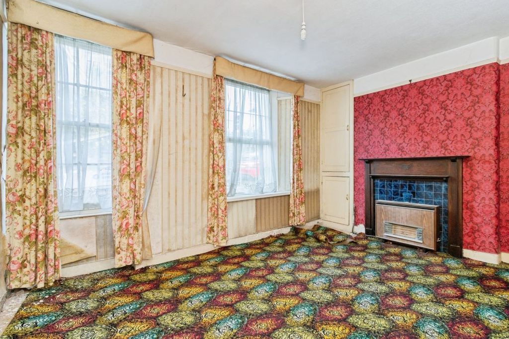 Property photo 3 of 13