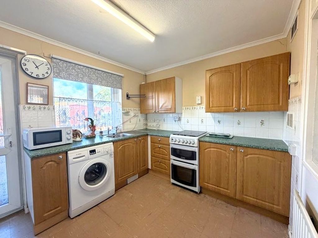 Property photo 2 of 12 Kitchen