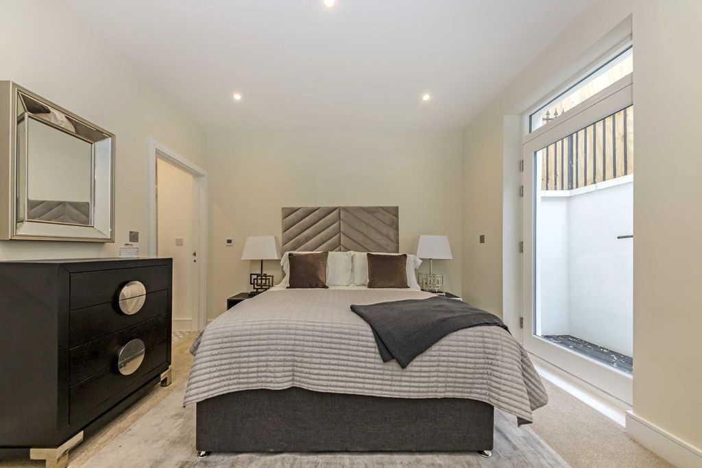 Property photo 3 of 4