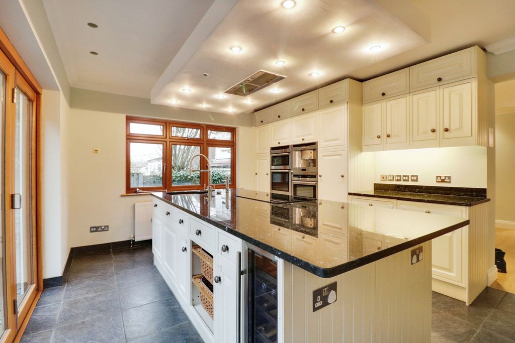 Property photo 3 of 29