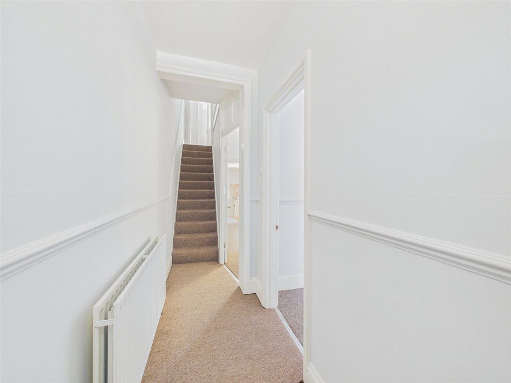 Property photo 2 of 16 Entrance Hall