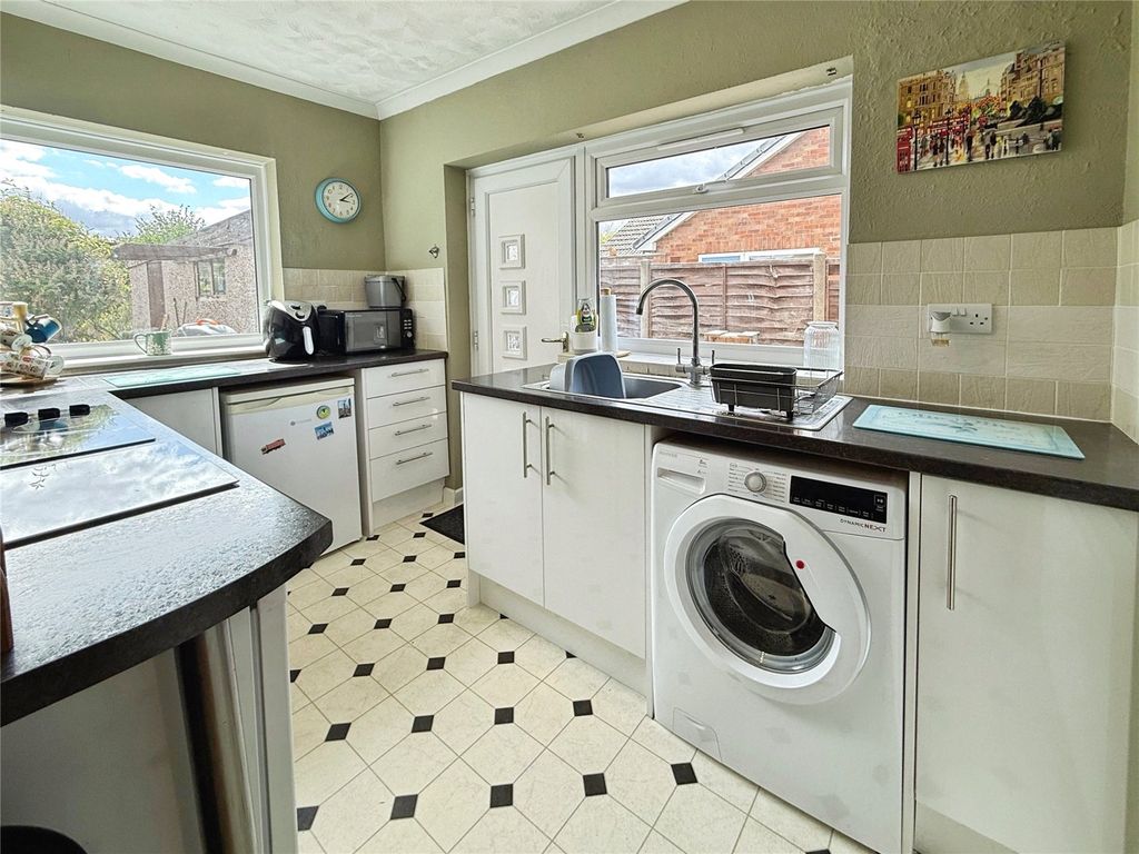Property photo 3 of 17 Kitchen