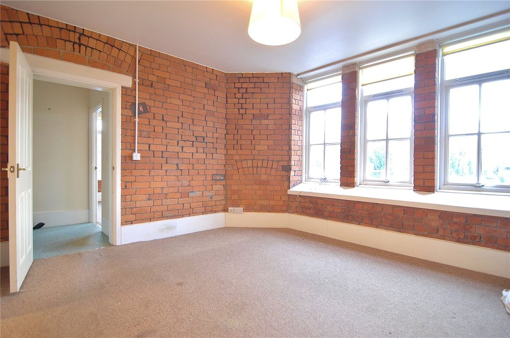 Property photo 2 of 9 Picture No. 12