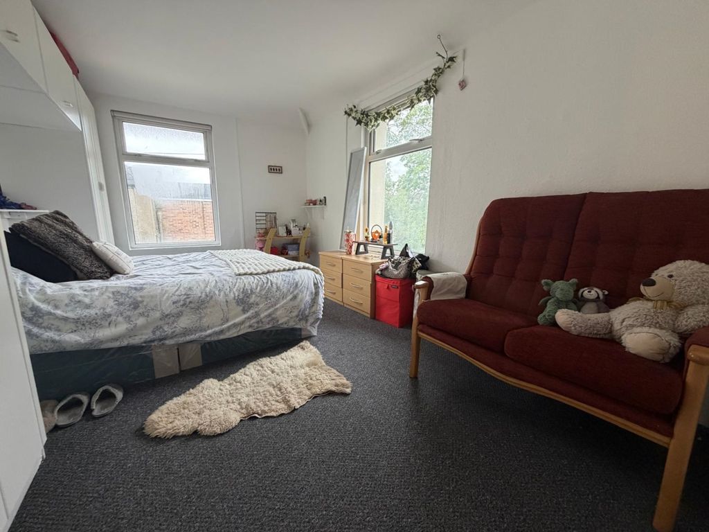 Property photo 3 of 9 E5Ea55Bd-F790-4722-80A1-56Fb9B6Afd8F