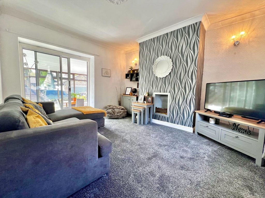 Property photo 2 of 28 Picture No. 14