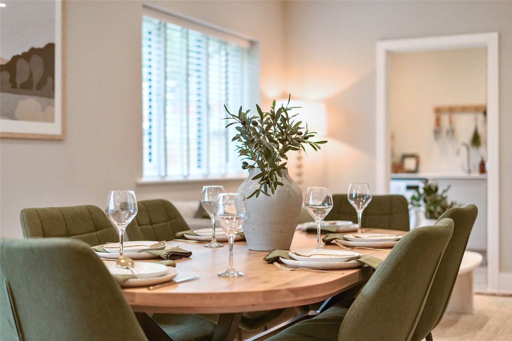 Property photo 3 of 13 Show Home