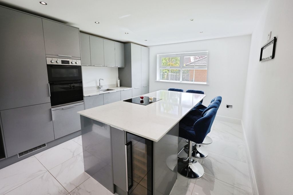 Property photo 3 of 21 Pbox-Img.Jpg