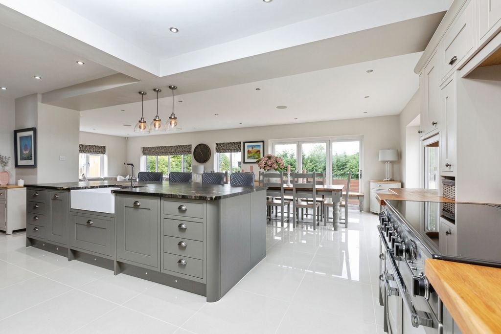 Property photo 2 of 29 Photo