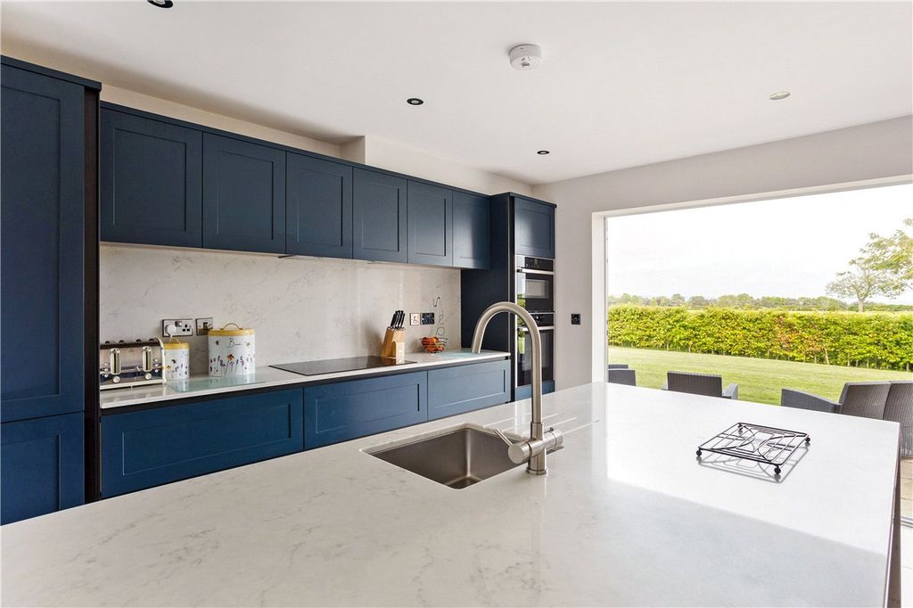 Property photo 2 of 11 Picture No. 13