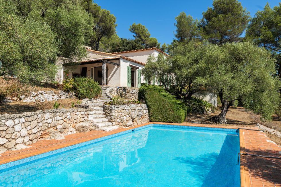 Property photo 2 of 23