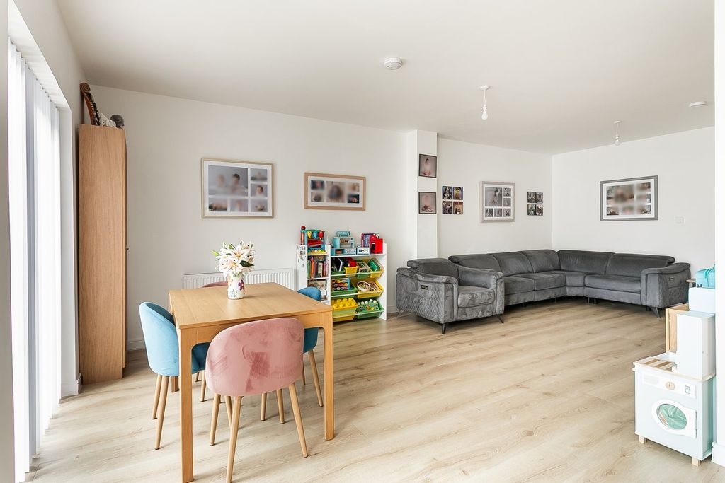 Property photo 3 of 31