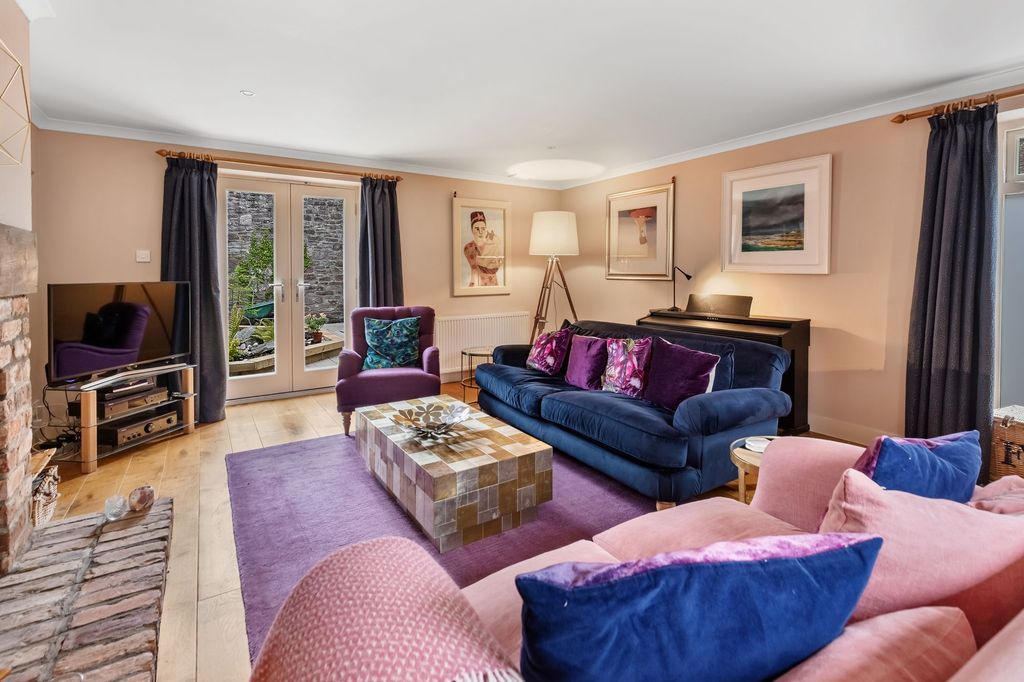 Property photo 2 of 35