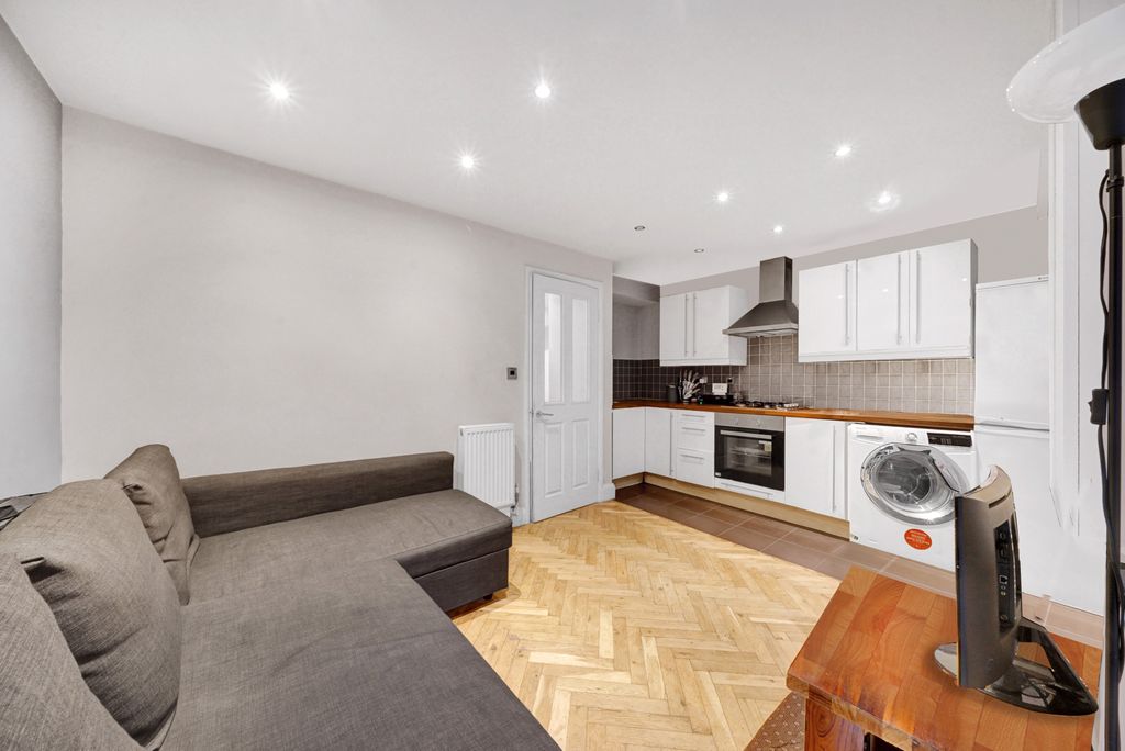 Property photo 1 of 7 1 Bedroom Apartment For Sale