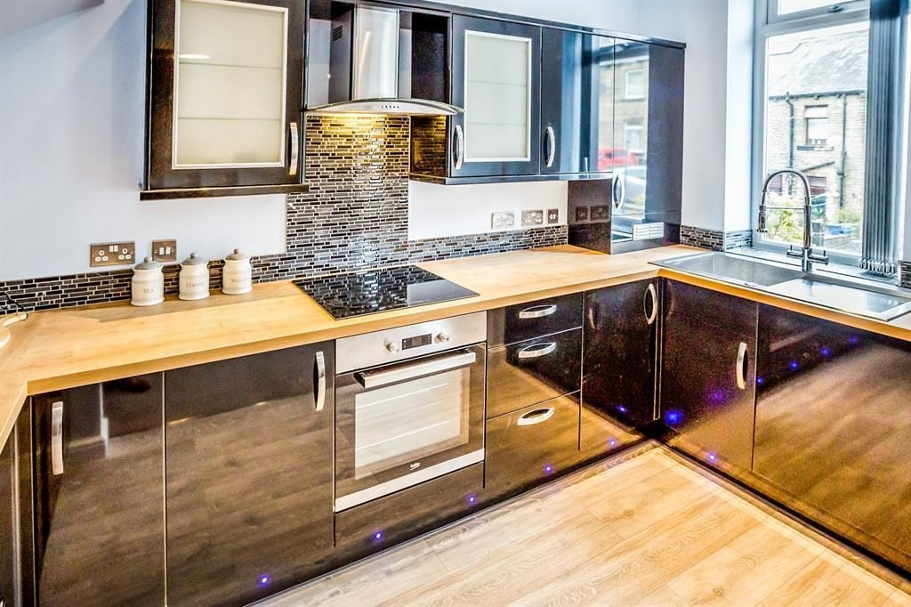 Property photo 1 of 11 Kitchen
