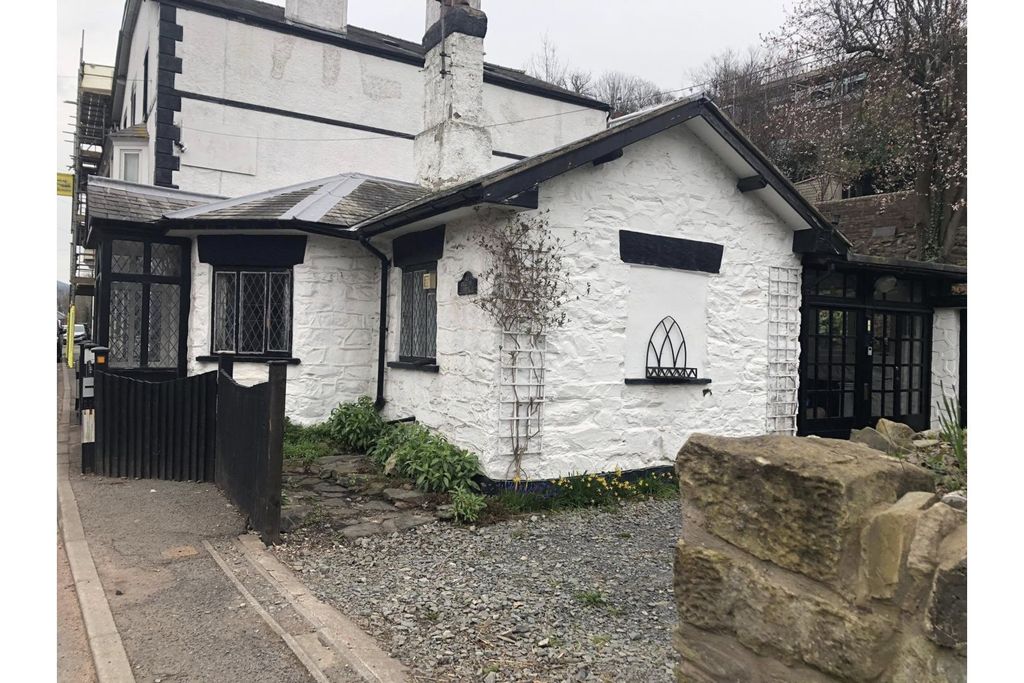 Property photo 2 of 13