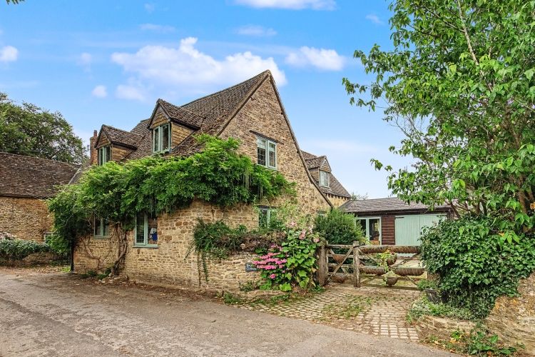 Property photo 1 of 7 332238