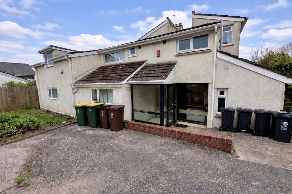 Property photo 1 of 6 Outside