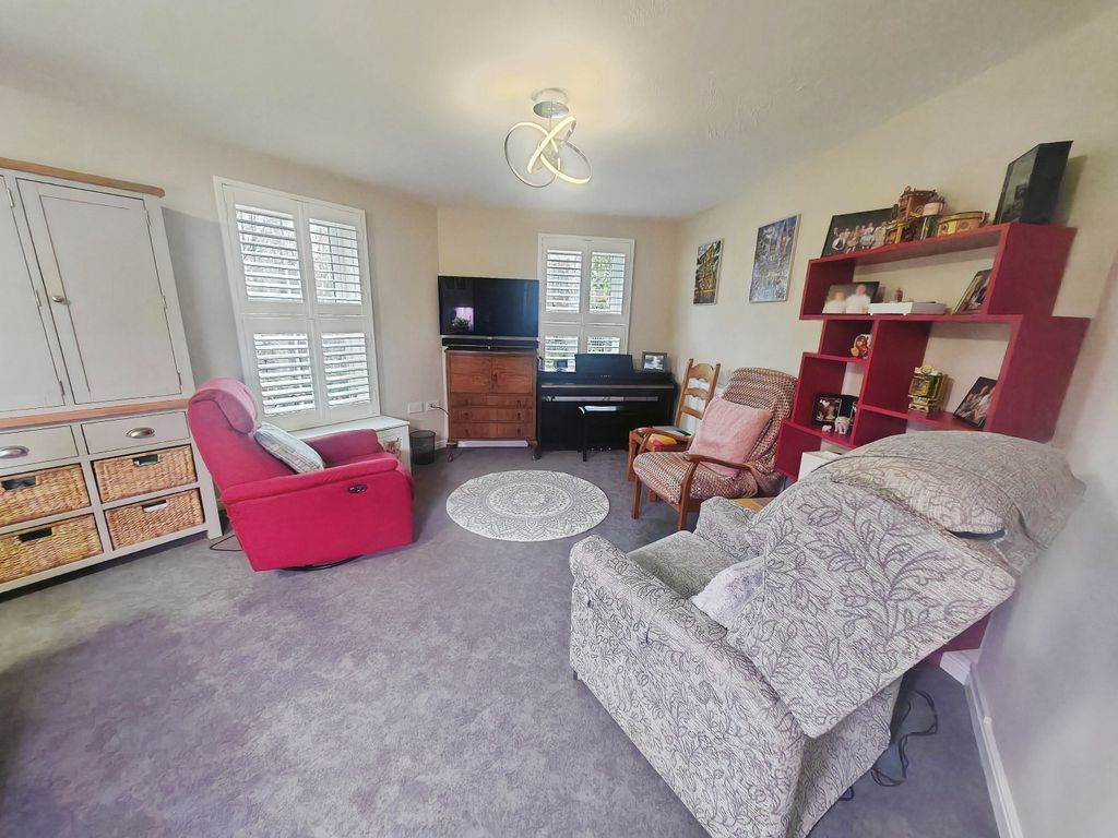 Property photo 3 of 13 Living Room