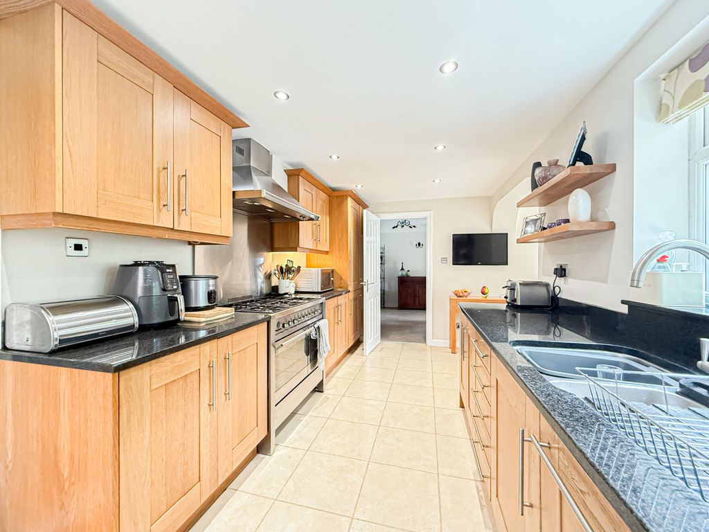 Property photo 2 of 23