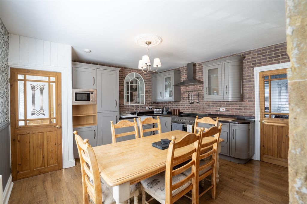 Property photo 2 of 8 Kitchen/ Diner