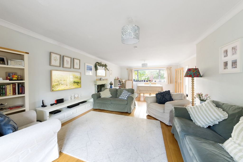 Property photo 2 of 31