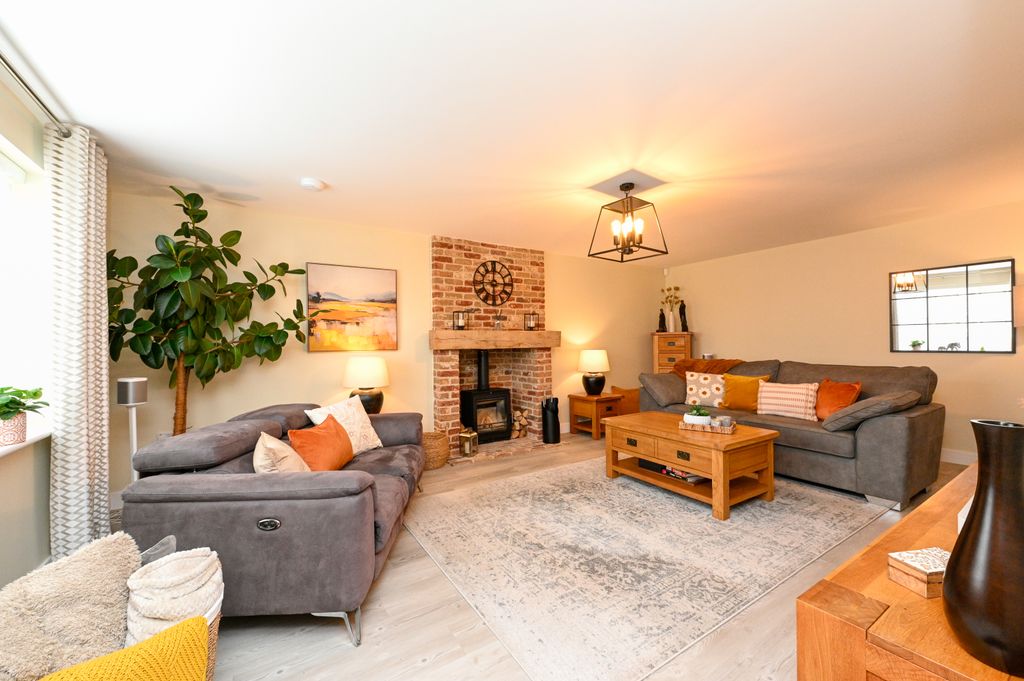 Property photo 2 of 20 5.005