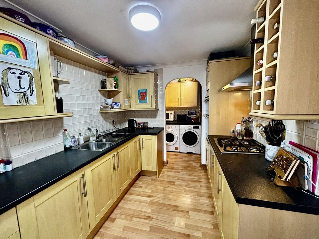 Property photo 3 of 18 Kitchen