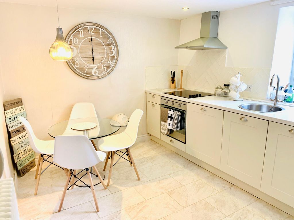 Property photo 2 of 14 Kitchen