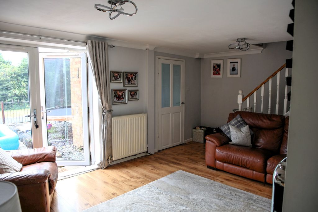 Property photo 3 of 11 Image 2