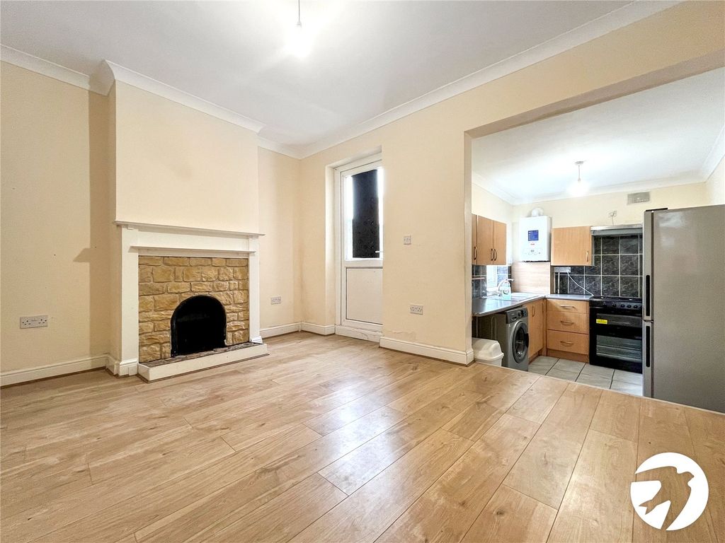 Property photo 3 of 8 Picture No. 18