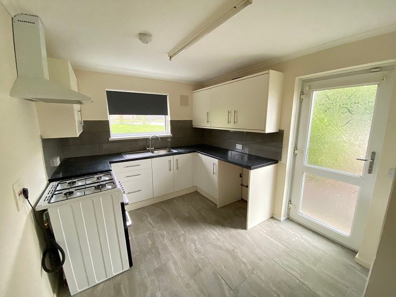 Property photo 3 of 8 Kitchen