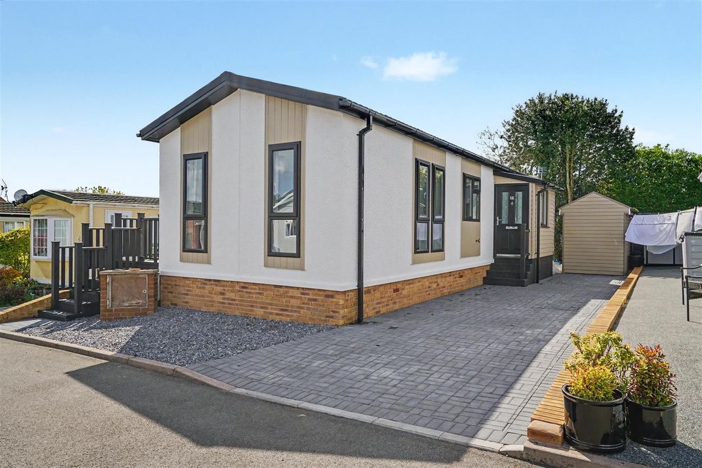 Property photo 1 of 15 Front.Jpeg