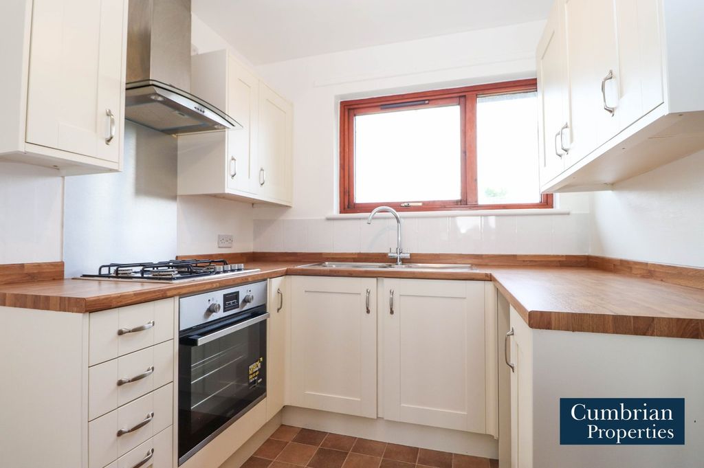 Property photo 2 of 8 Kitchen