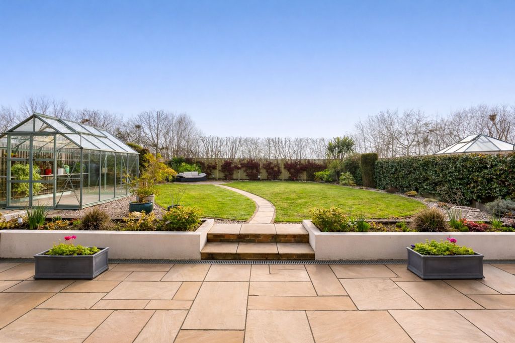 Property photo 2 of 23