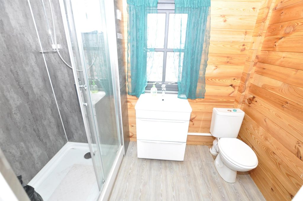 Property photo 3 of 5 Bathroom