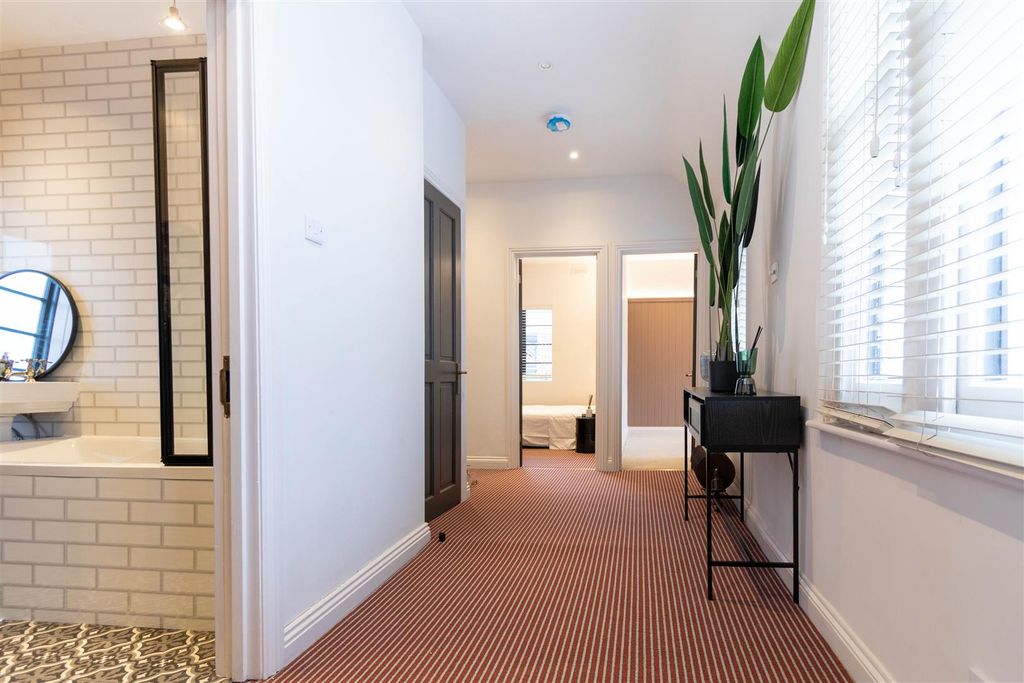 Property photo 3 of 10 Hallway.Jpg