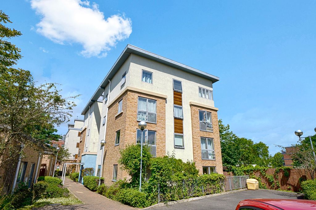 Property photo 1 of 15 Flat 46, Erin Court - Danfd8bA0Hamjmtqr6Dd