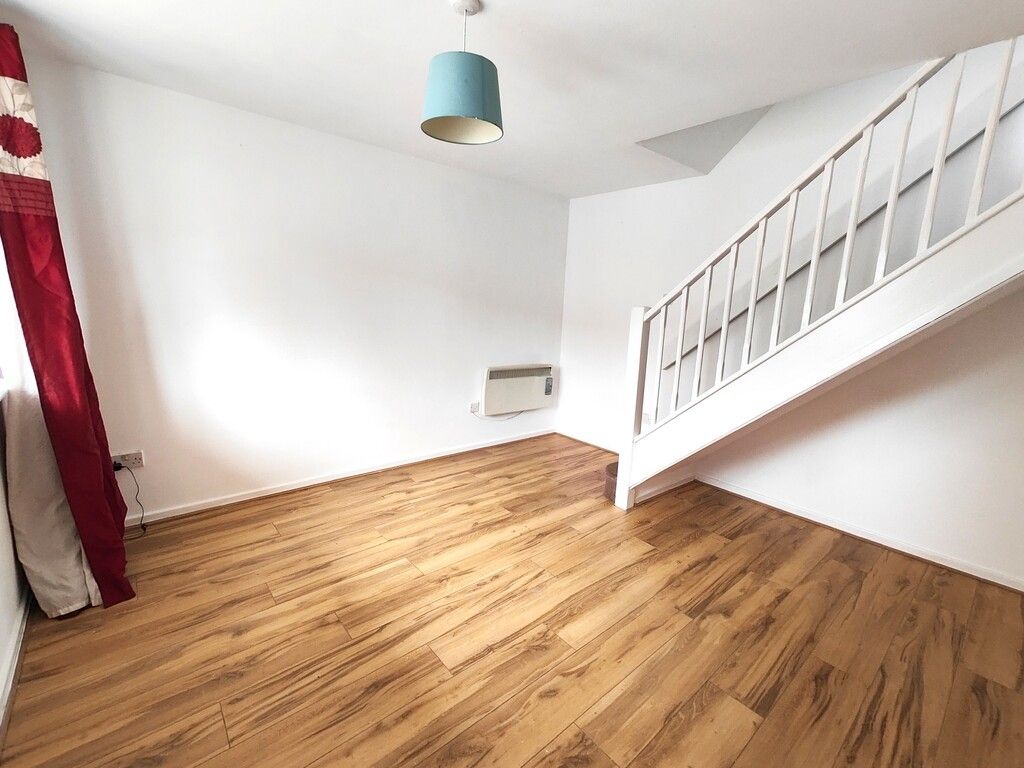 Property photo 2 of 8 108 Lettings
